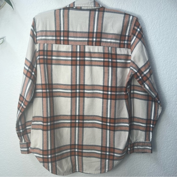 Universal Thread Flannel Shirt Size XS Beige Plaid Button Front Long Sleeve Cozy - Picture 2 of 6